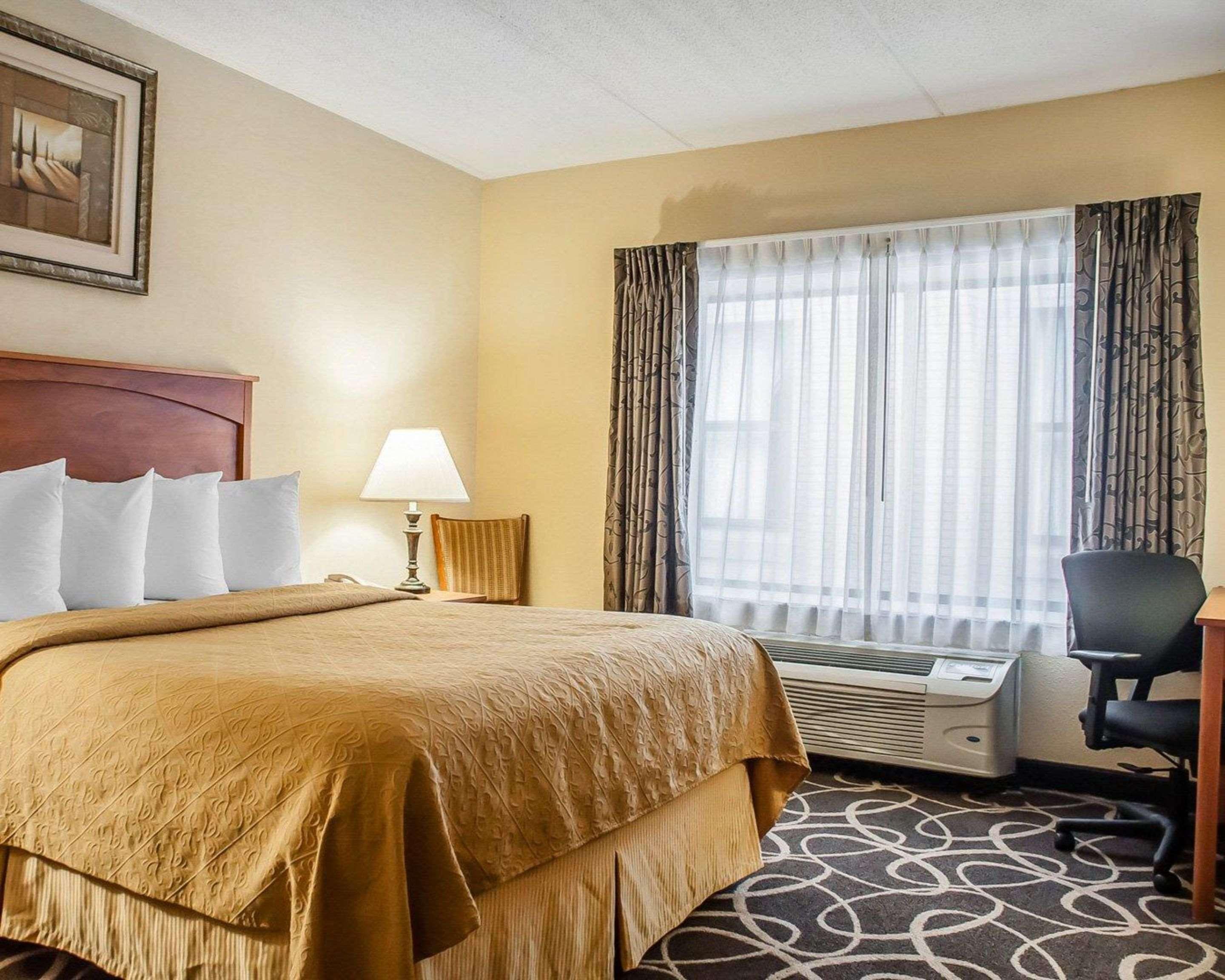 Quality Hotel & Suites At The Falls Ниагарски водопад Екстериор снимка