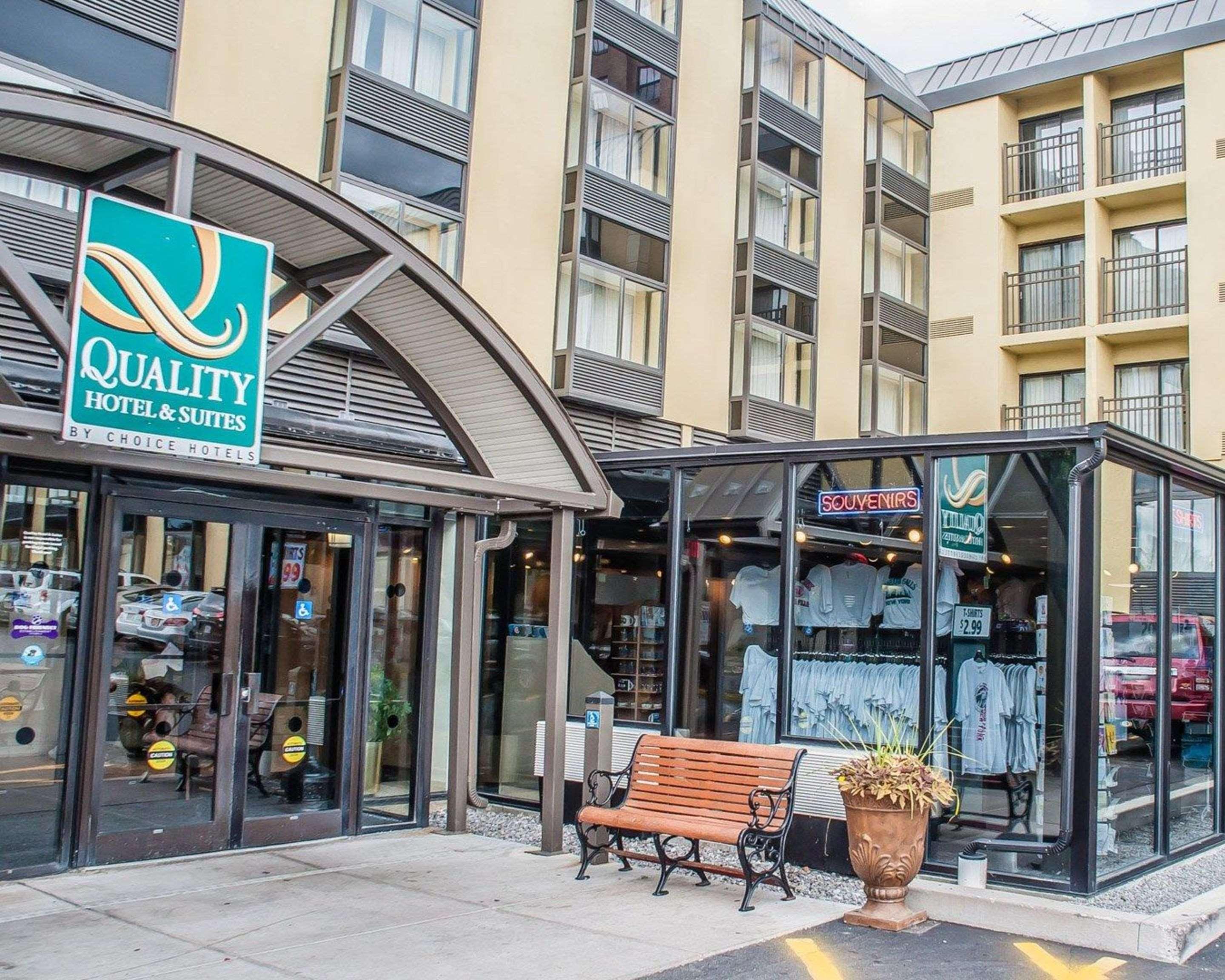 Quality Hotel & Suites At The Falls Ниагарски водопад Екстериор снимка